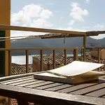 Semesterbostad Tra Tetti E Mare - Helloelba *