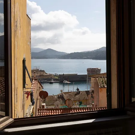 Tra Tetti E Mare - Helloelba Portoferraio